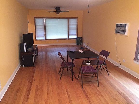 3rd image of 4510 W Wrightwood Ave