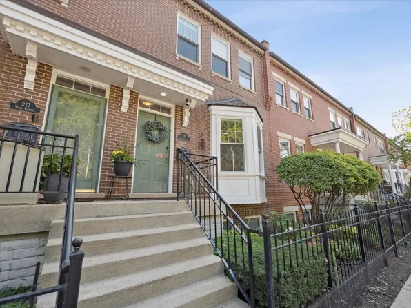 219 W Goethe St, Chicago, IL 60610