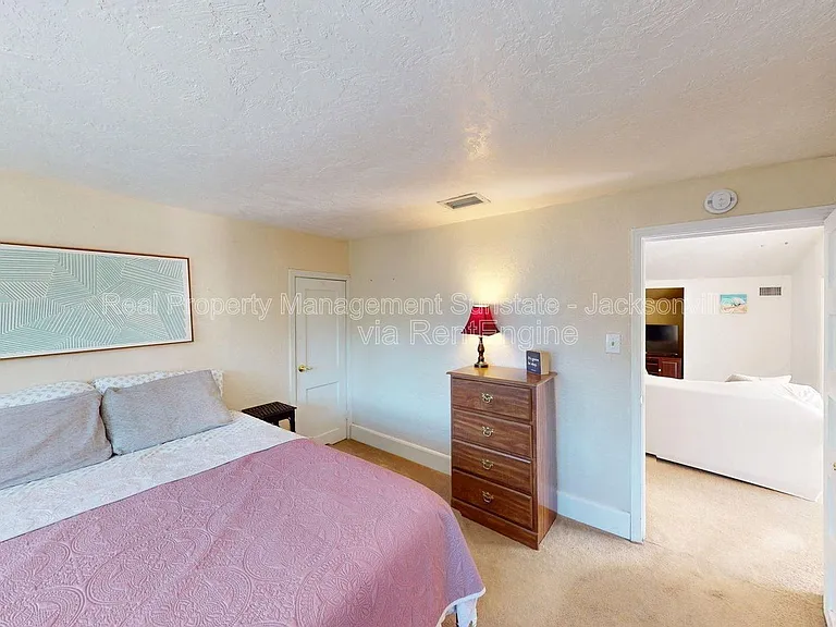 229 W 10th St — Photo 14