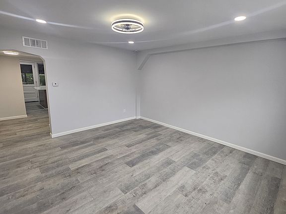 4th image of 1502 Spring Garden St