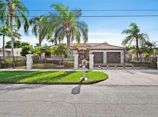 556 W 45th Pl, Hialeah, FL 33012
