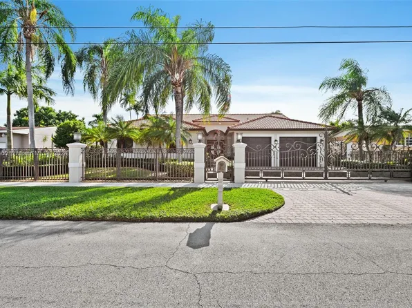 556 W 45th Pl, Hialeah, FL 33012
