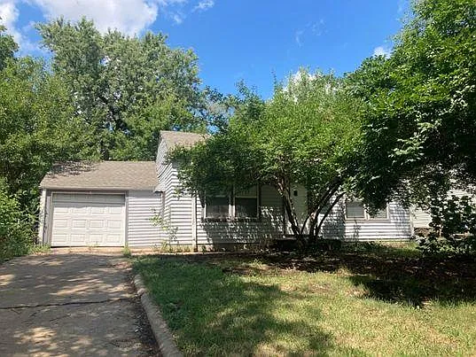 814 SE 33rd Ter