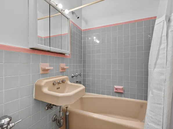 321 East 89th Street image 8 of 9