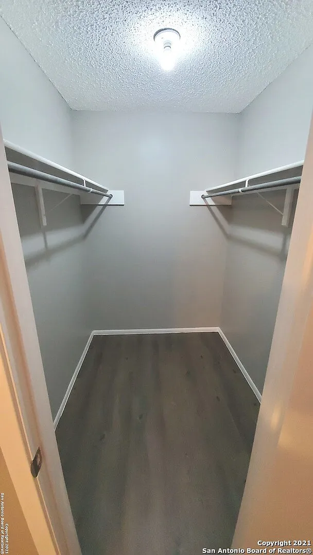 1 bed, 700 sqft, $1,050 — Photo 4
