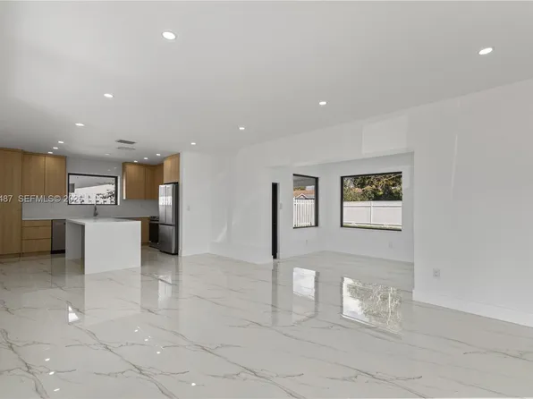 921 W 50th Pl, Hialeah, FL 33012