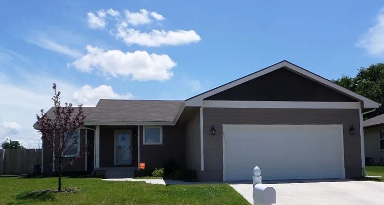 4 bed, 2400 sqft, $2,450 — Photo 1