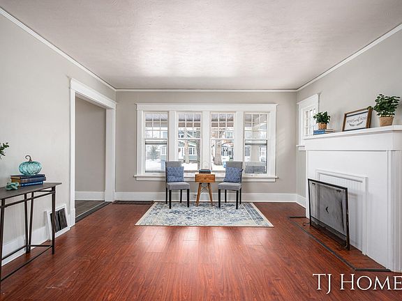 2nd image of 2115 Sanford St