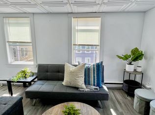 156 Everett St #3, Boston, MA 02128