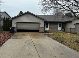 732 Meadow Park Dr #B-2, Clinton, WI 53525