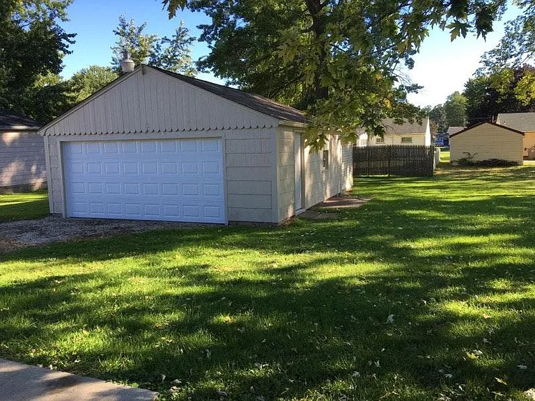 1513 Thalia Ave — Photo 3
