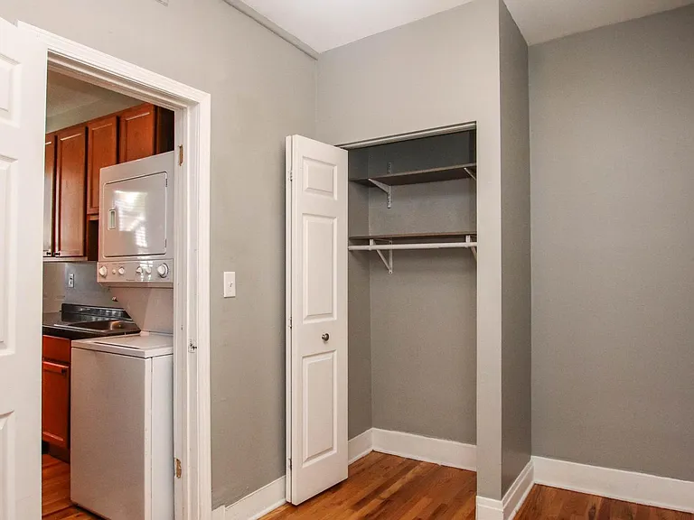 2040 W Charleston St #1R — Photo 6