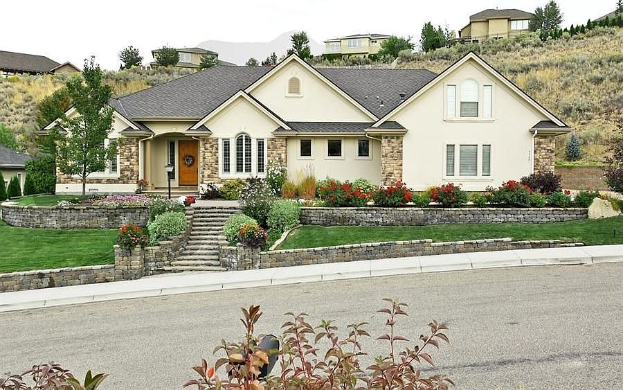 2nd image of 4500 N Strathmore Pl