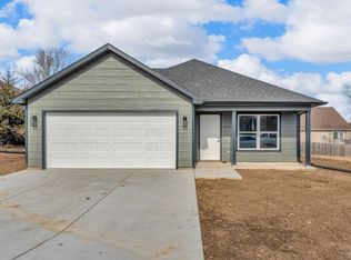 2528 Sawmill Rd, Junction City, KS 66441