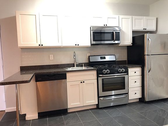 4th image of 1180 Putnam Ave #1