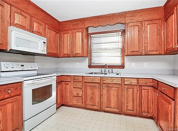 5th image of 1502 Cloverdale Ln
