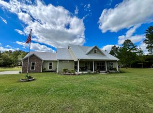557 Alapaha River Dr, Alapaha, GA 31622