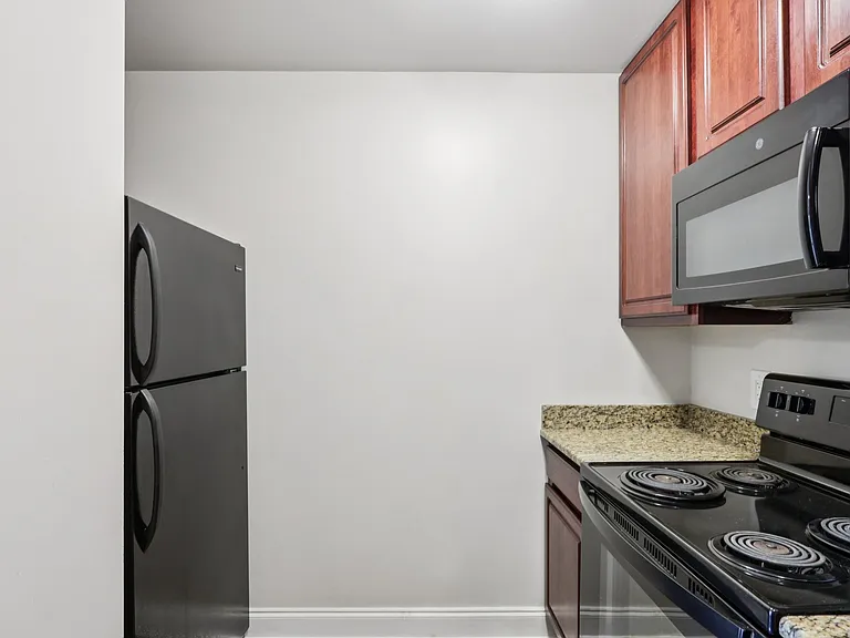 Summit Ridge Luxury Apartments — Photo 68