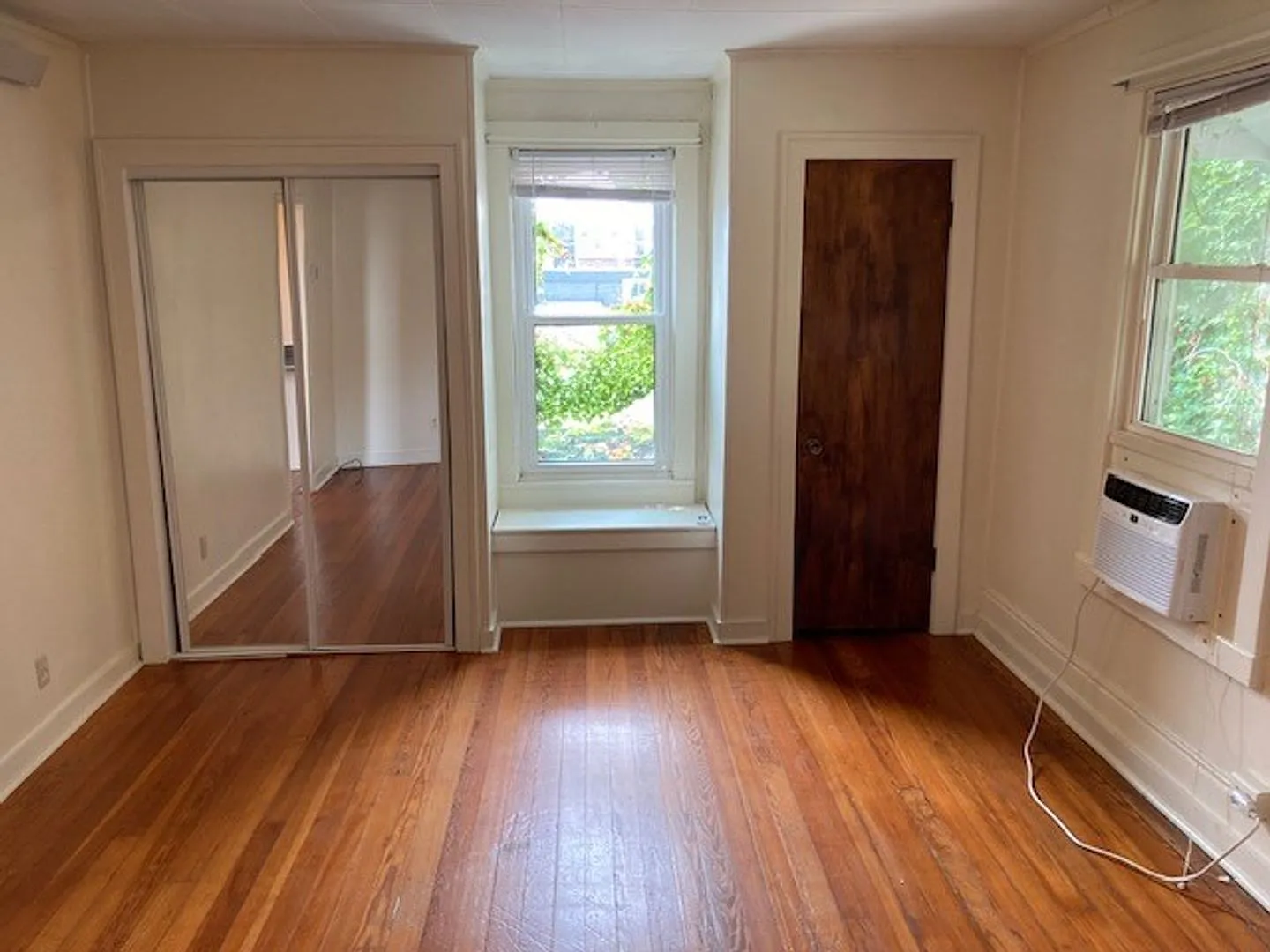 327 S 11th St — Photo 2