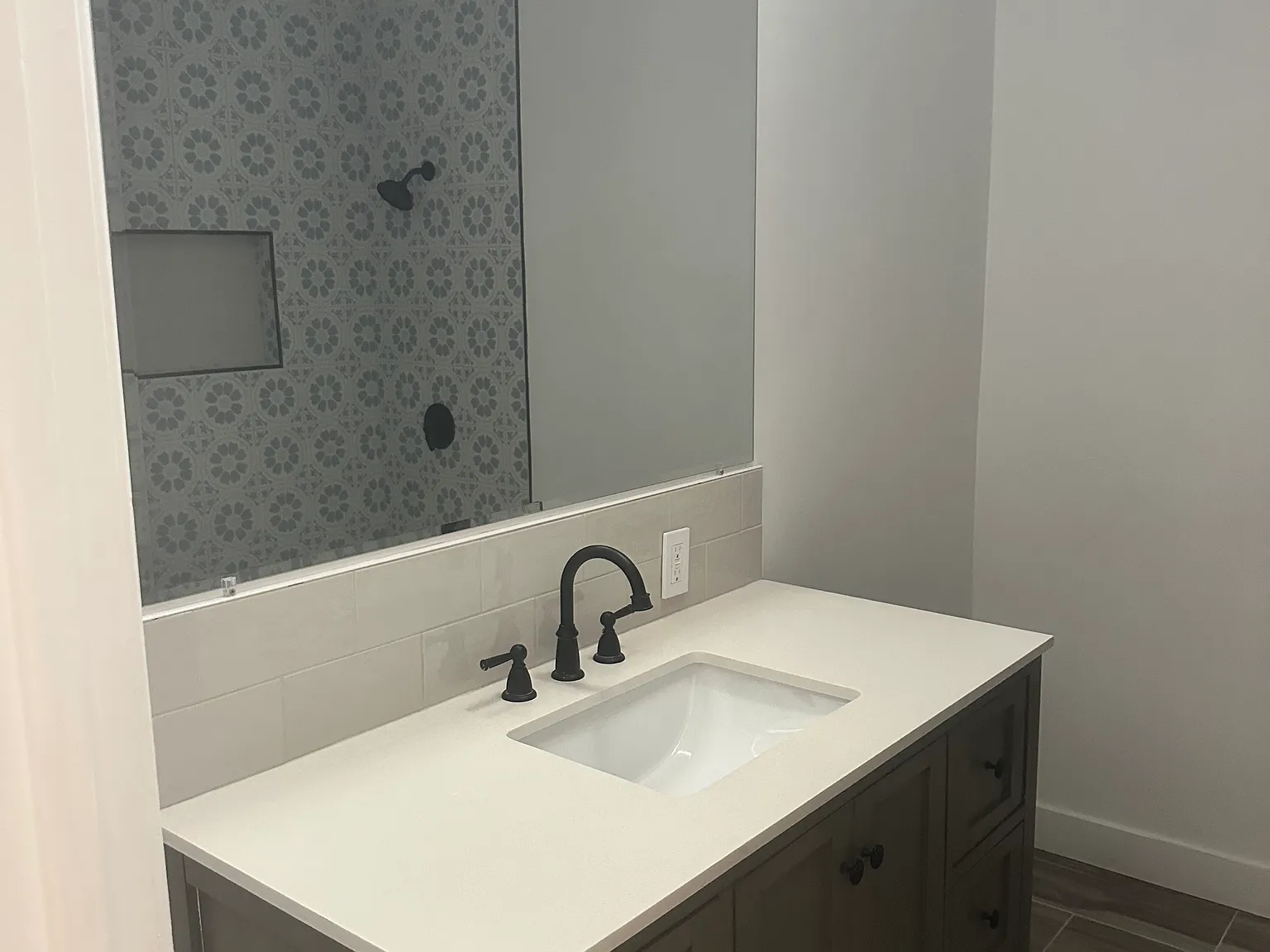 3 bed, 1350 sqft, $3,850 — Photo 4
