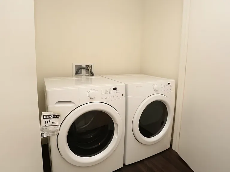 Metreau Apartments — Photo 23