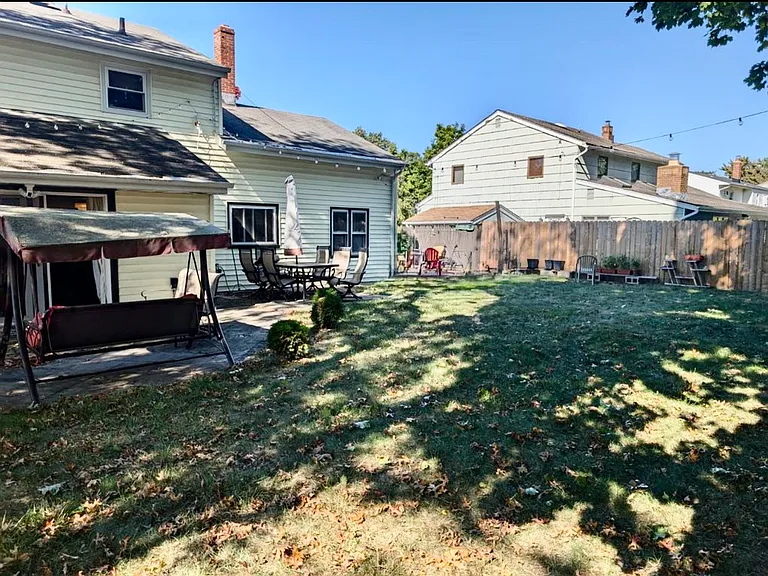 29 Waverly Dr W — Photo 8