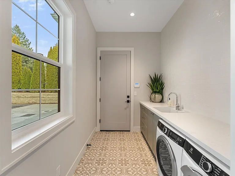 12811 SE 44th Pl — Photo 13