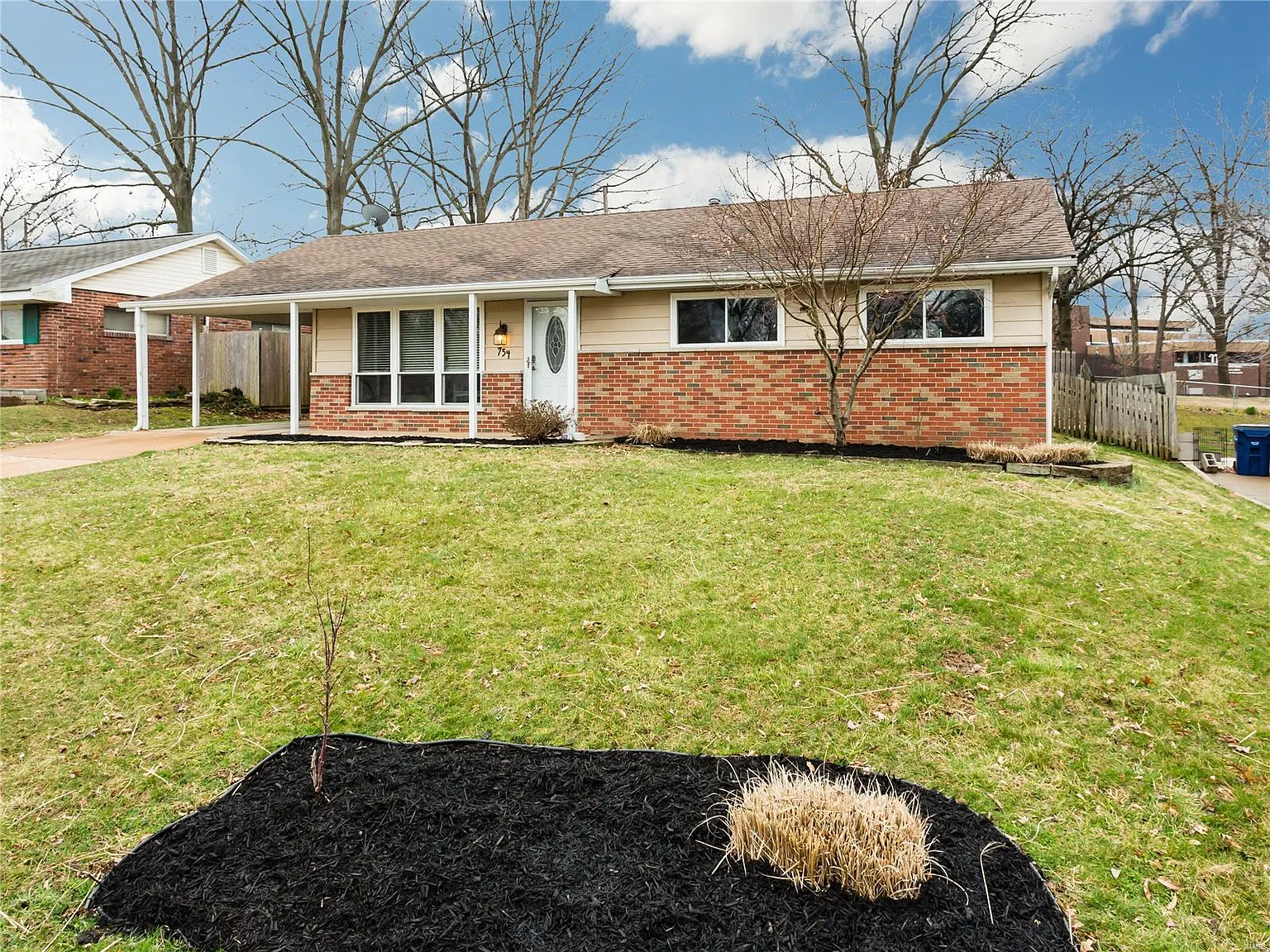 754 Peal Dr photo 1