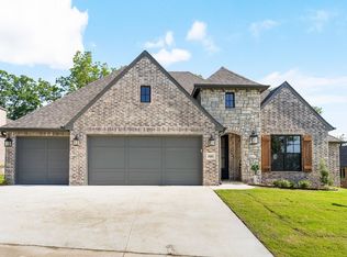 1604 Pinecrest Dr, Claremore, OK 74017