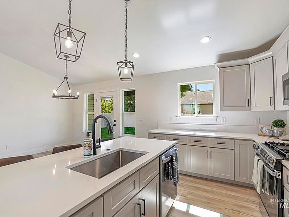 5th image of 909 E 23rd Avenue Block Lot 18-4