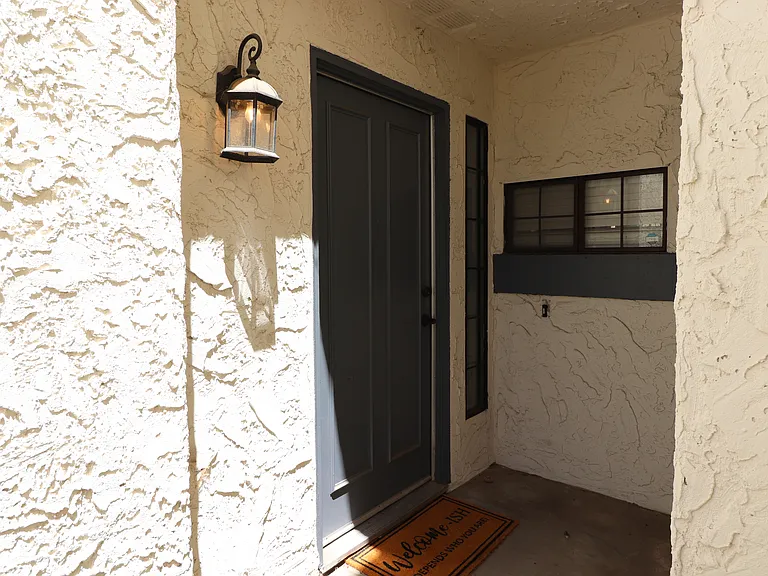 432 N Center Ct — Photo 1