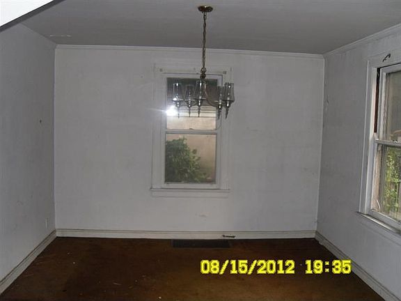 4th image of 1127 Rossmore Ave