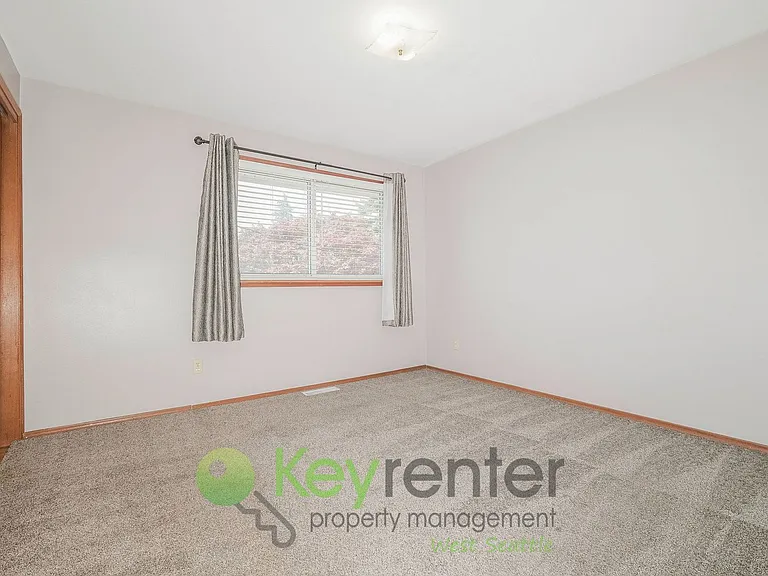 1327 S 232nd St — Photo 16