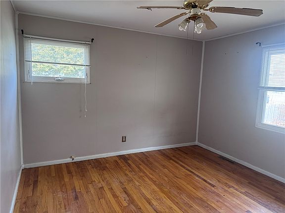 3rd image of 16 Arizona Dr