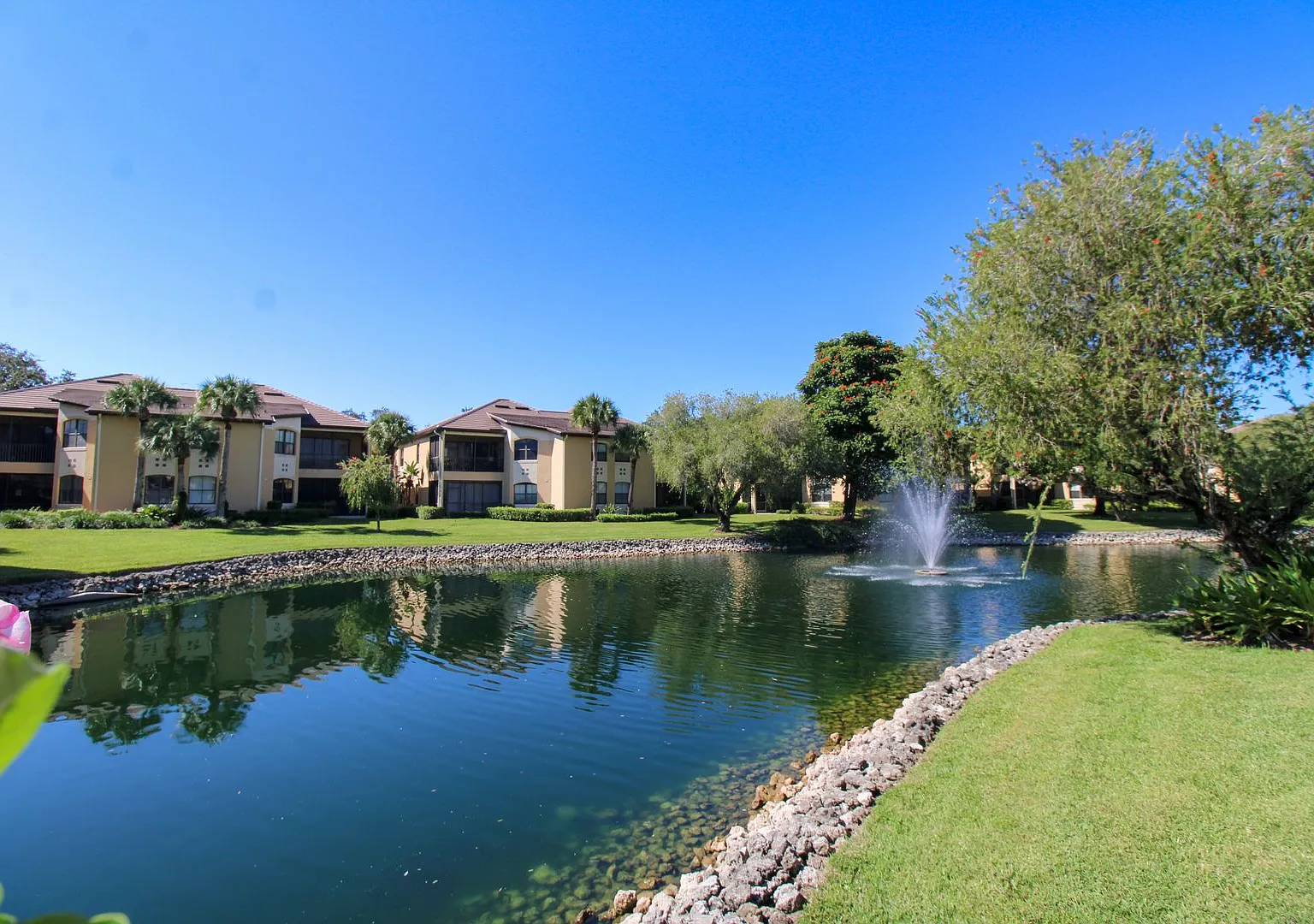 ** The Vineyards Seasonal ** 2 Bed Plus A Den\2 Bath 2nd Floor Coach Home Ready For You ** Vacati... — Photo 4