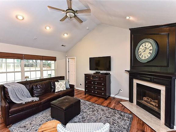 5th image of 1445 Deer Forest Dr