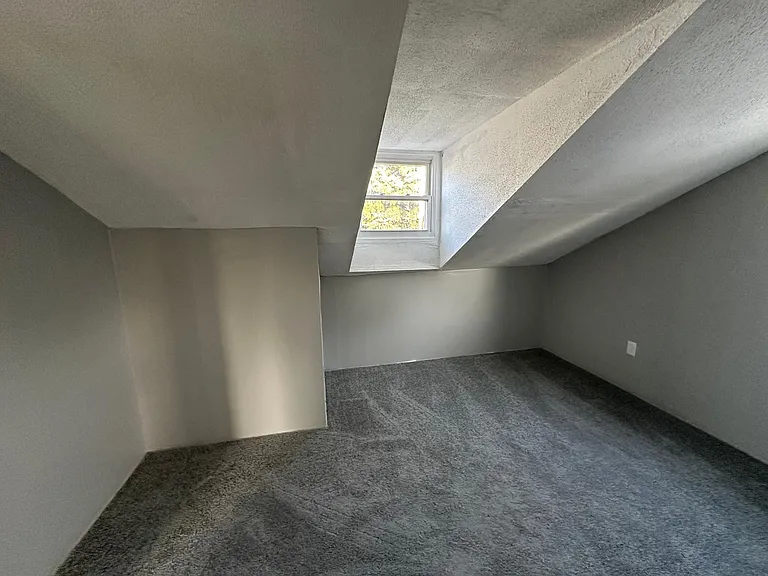 22829 Rosalind Ave — Photo 9