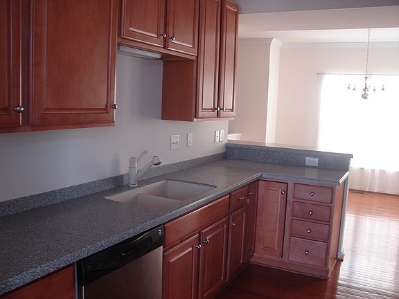 3rd image of 930 Wellston Ct