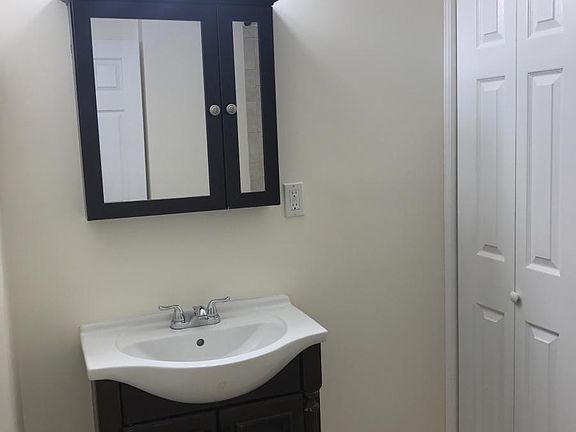 4th image of 219 Belleville Ave #2