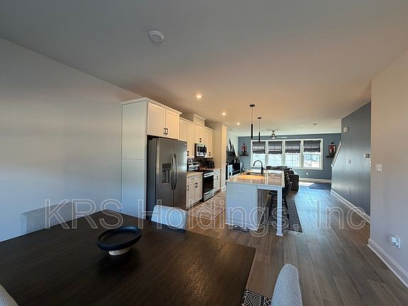 2nd image of 2027 Melbourne St