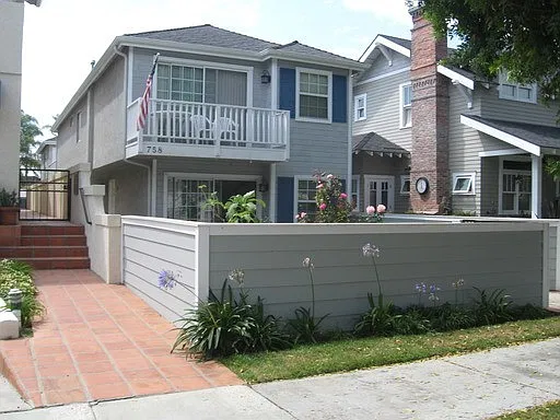 758 & 758 1/2 E Avenue — Photo 1