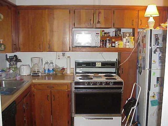 4th image of 32 Woodcliff Cir
