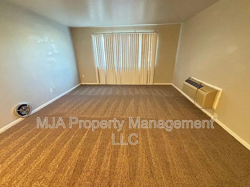 1 bed, 1.0 bath, 618 sqft, $895 — Photo 2