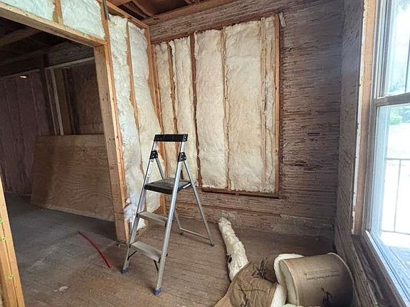 3rd image of 804 N Calhoun St