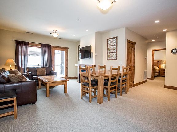 3rd image of 3820 Tamarack Ave #240
