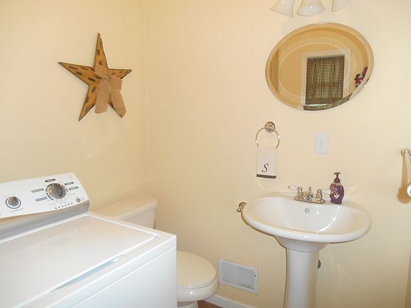 3rd image of 6 Cottage St