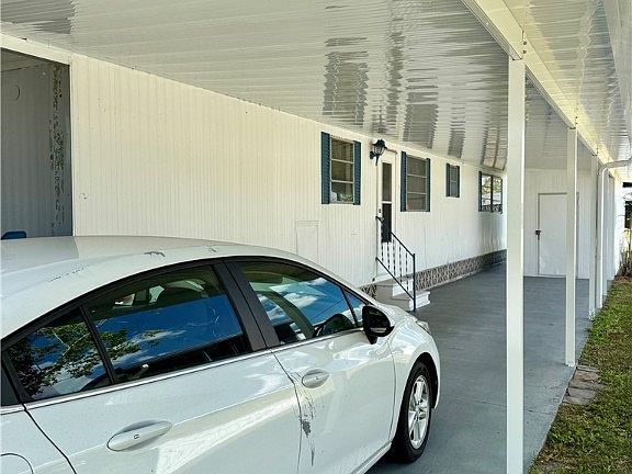 5th image of 276 Poinsettia Dr