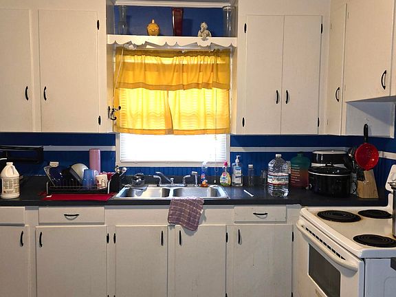 5th image of 807 Myrtle St