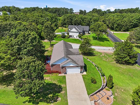 3rd image of 802 Hickory Lake Drive