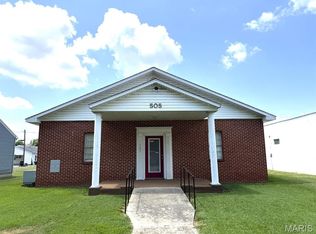 505 N Catalpa St, Dexter, MO 63841